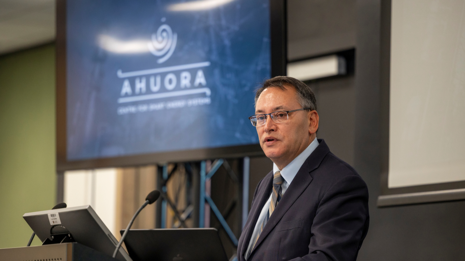 minister for universities dr shane reti university of waikato